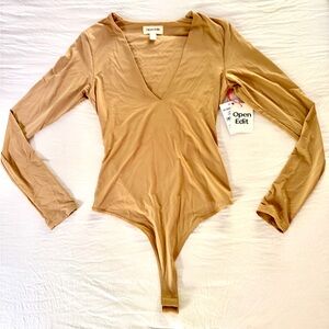 Tan Long Sleeve Fitted Bodysuit, xs, very soft, never worn, v neck